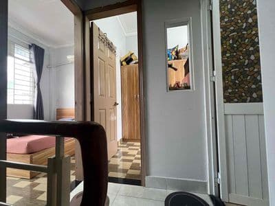 NHÀ RỘNG RÃI NGAN 4,5 x 8M. 1 lầu Đường huỳnh tấn phát , có sổ hồng.