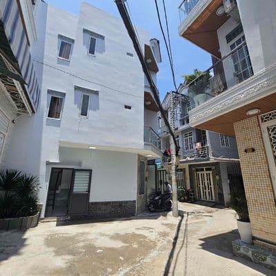 NHÀ HUỲNH THỊ ĐỒNG HẺM THÔNG KINH DOANH BUÔN BÁN.