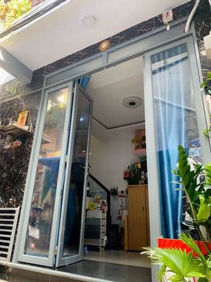 Tôi bán nhà 34 m2, 1 trệt.1 lầu, Tuyệt đẹp, Sát hẽm xe hơi, Quận 7