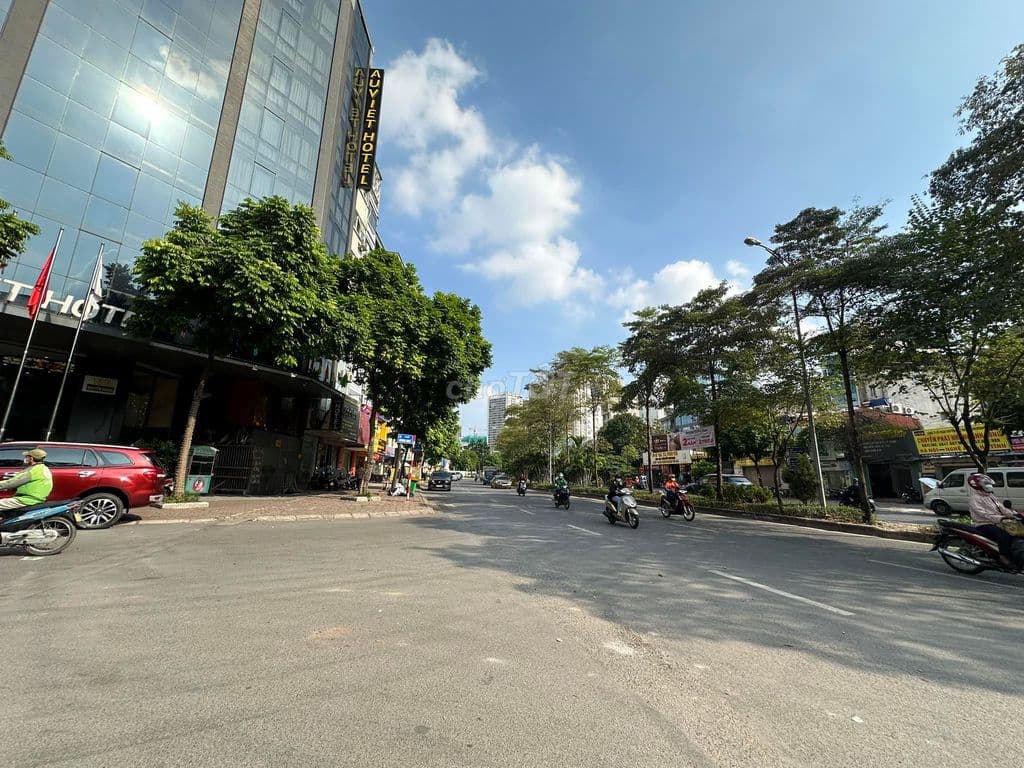 Bán nhà Nguyễn Hoàng–Trần Bình lô góc 2 mặt tiền, ngõ thông ôtô đỗ cửa