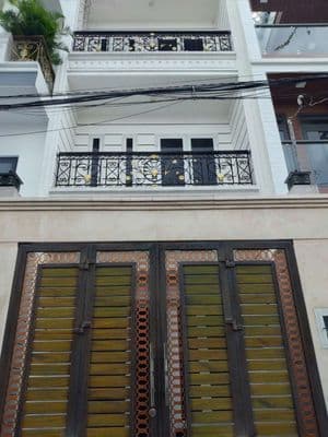 Nhà sát ngay chợ Thủ Đức