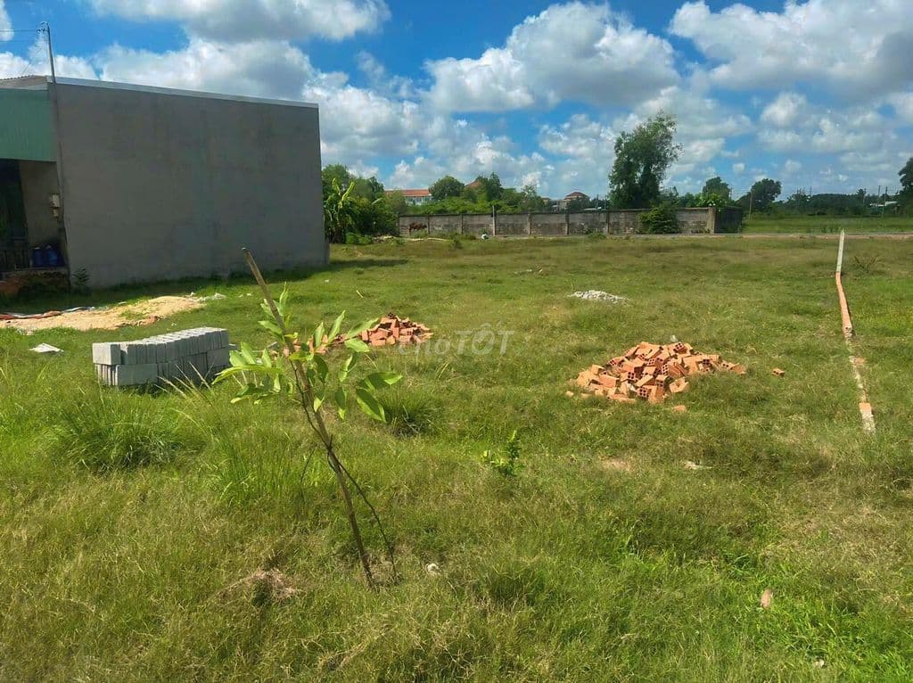 Cần tiền bán gấp lô đất 140m2 giá 750 triệu đường Lê Thị Vui - Củ Chi
