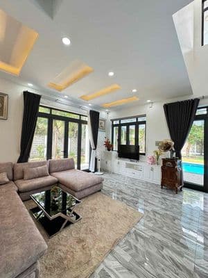 BÁN BIỆT THỰ CAO CẤP GIÁ RẺ HỒ BƠI. GẦN SÔNG SG Giá tốt cho đầu tư .