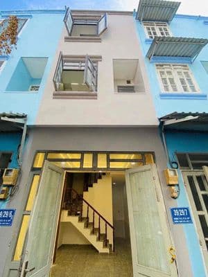 nhà ngay ngã tư ga 3,3 x 10 nhà 2 lầu 3pn 3 wc