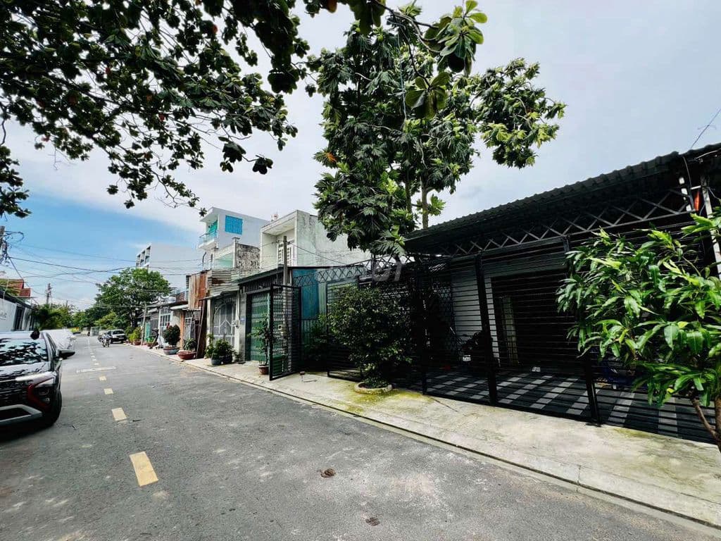 Bán đất có nhà 10,3m x 20m. 1/ Hẻm nhựa 10m Trần Thị Năm (Ngay BV Q12)