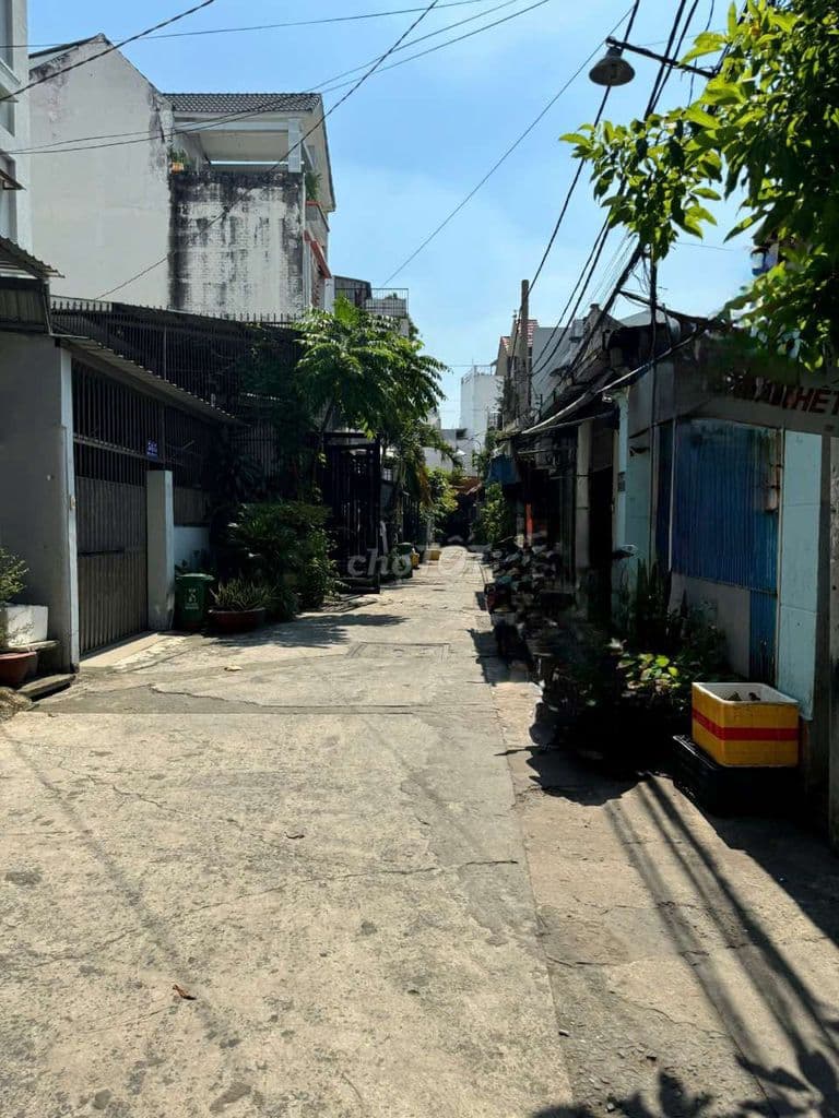 CẦN BÁN DÃY TRỌ 10P SHR 10X20 KHU VỰC AN NINH DÂN CƯ ĐÔNG ĐÚC