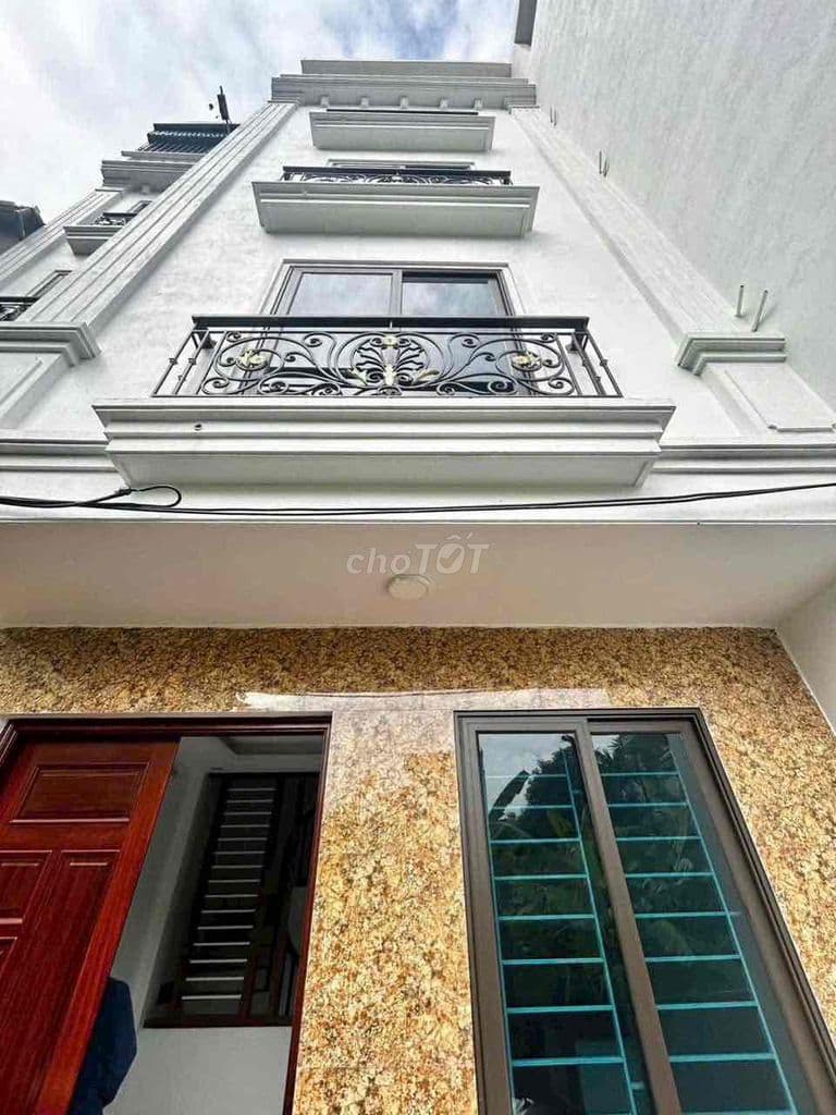 NHÀ QUẬN BẮC LÔ GÓC