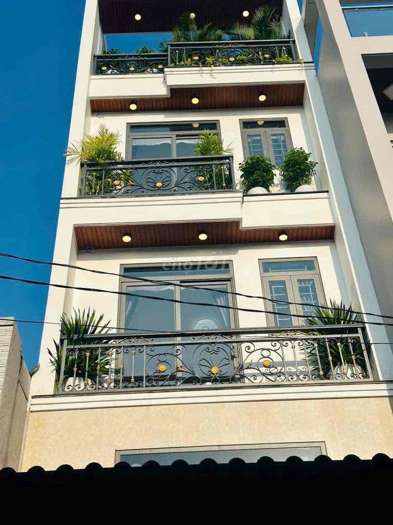 nhà hetm xe hơi ngay trường học nguyễn văn thanh.tch.q12