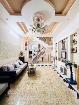 Mặt Tiền - Xe 16 Chỗ Ngủ Nhà - 4.05x24m / 4 Tầng - HĐT 22 Triệu /tháng