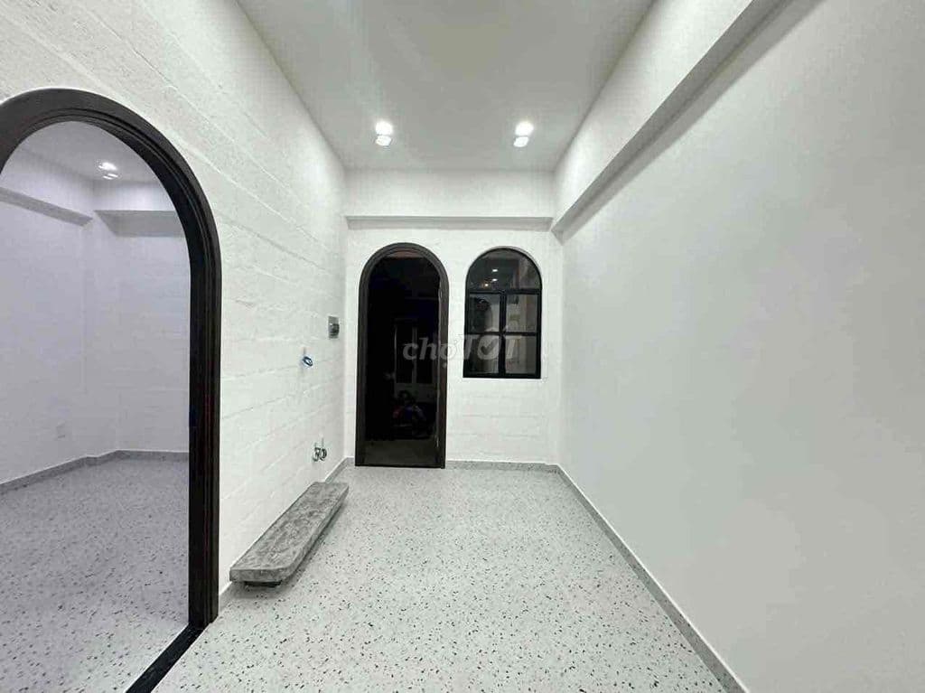 BÁN NHÀ SÂN VƯỜN MẶT TIỀN HẺM 1SẸC 4 TỶ 5