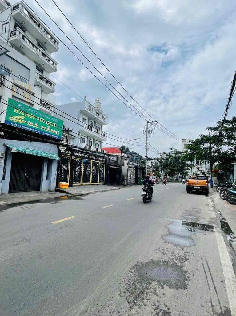 NHÀ CẤP 4 GÓC 3 MẶT TIỀN HẺM XE TẢI THÔNG NGAY LÝ TẾ XUYÊN -NỞ HẬU NHẸ