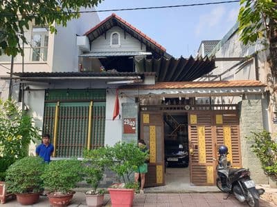 Biệt thự DT 8m*20m có sân vườn, đường thông 10m, gần chợ Bà Điểm