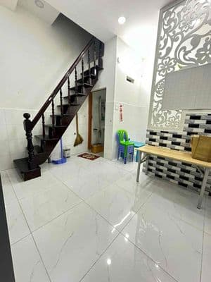 NHÀ NHỈNH 2 TỶ, 2PN 2WC, 2 TẦNG, NGAY NGUYỄN VĂN LUÔNG