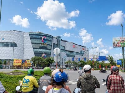 Bán Biệt thự Phạm Văn Đồng - 189m2 - chỉ 15.8 tỷ - đường xe tải