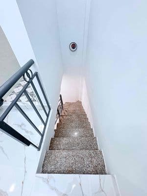 Chính chủ bán nhà Lạc long Quân giá rẻ có sổ hồng nhà đẹp đủ nội thất