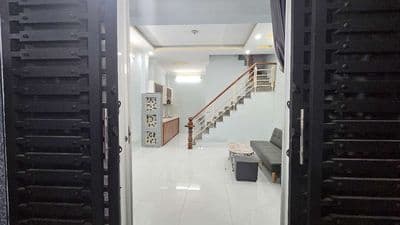 Nhà 4,5 x 7M lầu đúc đường Huỳnh tấn phát, gần chợ.