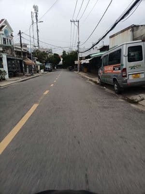 Nhà đúc lầu, 2 phòng ngủ, balon rộng. sau Nhà Mặt Tiền