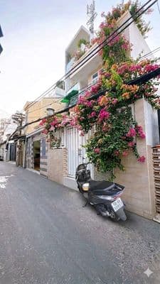 Mua bán nhà quận 4, 85m2 đất, 2 tầng BTCT, khu dân cư, hoàn công sẵn !