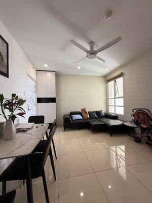 Chuyển nhà lớn hơn cần bán lại căn hộ tâm huyết, đầy đủ nội thất.