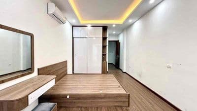 Nhà đẹp ở luôn, 30m, 5 tầng, 3 ngủ, ngõ bagac thông , chưa đến 5 tỷ