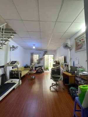 Nhà Trường Chinh, Đông Hưng Thuận,