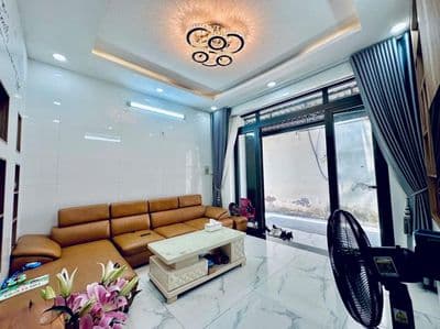 NHÀ ĐẸP GÒ VẤP NHỈNH 4 TỶ - CHỈ 96TR/M2 - NGANG 4.05M - NGAY MẶT TIỀN