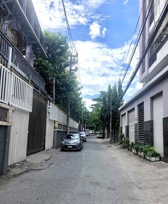 GẦN BẾN XE MIỀN ĐÔNG - HẺM THÔNG XE HƠI GẦN MẶT TIỀN CHỈ 6.x TỶ