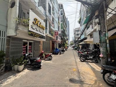 hẻm xe tải, 40 m2, trệt 1 lầu, đang có hđ thuê 13tr/ tháng.