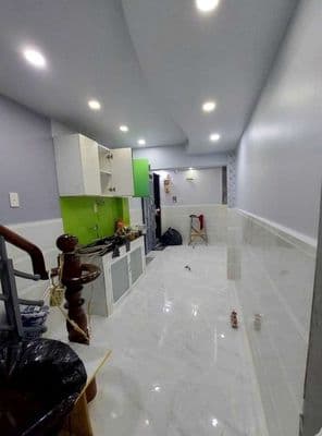 Nhà Hiếm - Quận 5 - 3PN, 4 WC - Hơn 2 tỷ - Cách chợ Hòa Bình 100m
