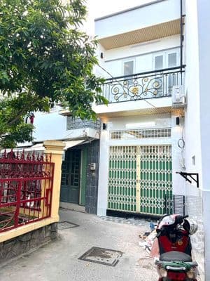 NHÀ HẺM HƠI KẾ BÊN Q7
