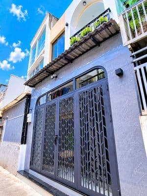 Ô TÔ ĐỖ CÁCH NHÀ 6 CĂN, Có 1 PHÒNG NGỦ TRỆT, 4,5x10m 2 Tầng 3PN
