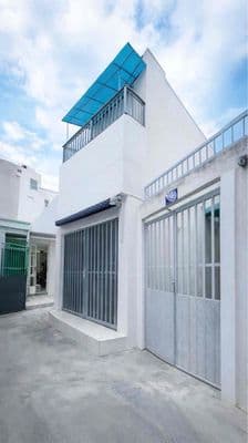 Bán gấp Nhà đẹp 2 Tầng Tỉnh Lộ 10 46m2 hẻm xe hơi sát Aeon Mall hơn 3t
