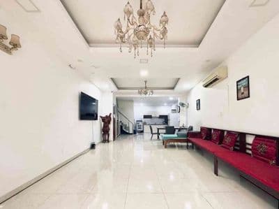 Hot hot, nhà 2 tầng đúc btct 86m2 đất. dt sàn 140m hẻm Bùi thị Xuân f1