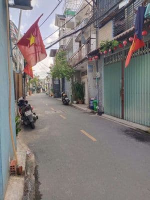 nhà đồng hành lâu năm nay bán lại