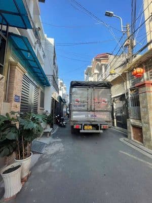 Chính chủ bán nhà 4x13 đúc 2 lầu hẻm ô tô