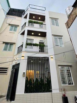 Bán nhà vị trí đẹp ngang khủng Âu Dương Lân