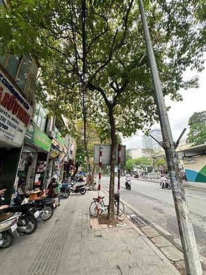 MẶT PHỐ - GIẢNG VÕ - VỈA HÈ RỘNG - KINH DOANH VỊ TRÍ ĐẸP - TIẾP GIÁP Đ