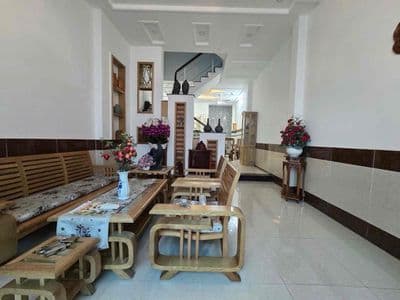 Hàng Ngộp! Nhà 3 tầng, 3pn, 4wc, 70m2, ngay Man Thiện, HXH, 7.2tỷ!