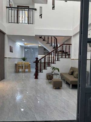 Nhà ngay ngã tư bốn xã gần Đầm Sen , 4 tầng, 4 PN, chỉ hơn 5 tỷ