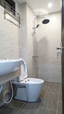 BÁN NHÀ ĐỖ NHUẬN 42M2 7 TẦNG MT 4.8M - THANG MÁY - Ô TÔ ĐỖ CỬA