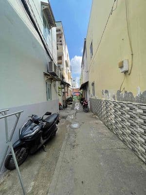 xe hơi đậu cửa 30m2 giá chỉ 2t9 còn thương lượng , miễn tiếp môi giới