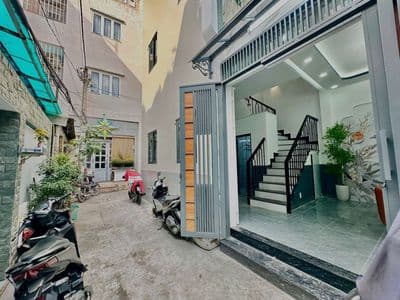 CĂN NHÀ GÓC HIẾM DƯƠNG BÁ TRẠC – HẺM XE HƠI CHỈ 20M, NGANG KHỦNG 10,7M