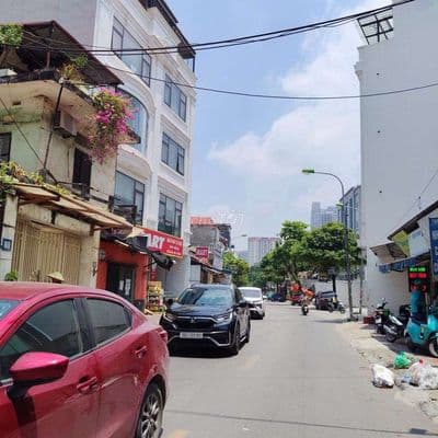 Bà Triệu lô góc 50m mt4.7m 5t,trước nhà rộng,ngõ nông,vài bước ra phố