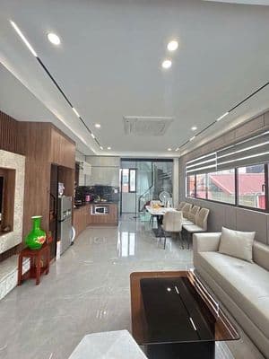 Nhà Nguyễn Sơn Long Biên , Ô Tô Vào Nhà , Lô Góc Sổ Đẹp