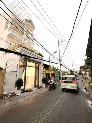mặt tiền hẻm kinh doanh 4x17m 3 tầng kế Phú Mỹ quận 7 8 tỷ 900