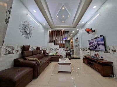 ĐƯỜNG 6M THÔNG, DT: 4X15, Nhà 2 Tầng 3PN,