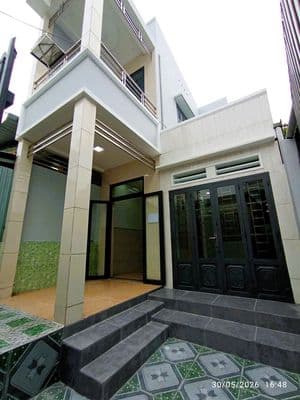 Nhà 2 tầng nở hậu trung tâm phường Thủ Đức hẻm xe hơi diện tích 100m2