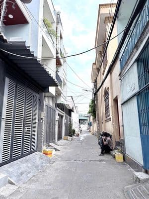 GẤP! bán đất tặng nhà, full thổ cư 180m2, ngang 8.8m, chỉ 30 triệu/m2