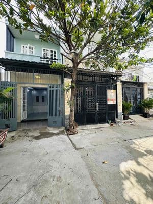 nhà bán hẻm xe hơi c7d đường Phạm Hùng Bình Hưng tphcm