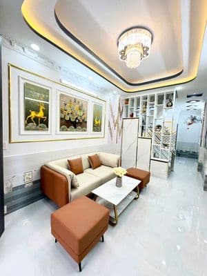 CHỈ HƠN 2 TỶ NHÀ 3 TẦNG – HẺM 8M XE HƠI TỚI CỬA – NHÀ BÈ